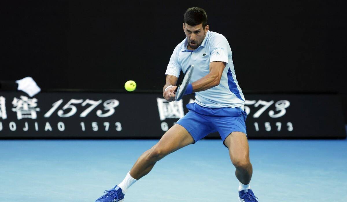 费德勒回归赛场，败北首场状态亮眼，C9观众沸腾！